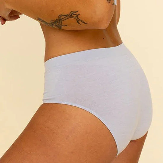 rahatsızlık hissi vermeyen dikişsiz yapı model üzerinde yandan